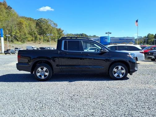 Crystal Black Pearl 2025 Honda Ridgeline RTL