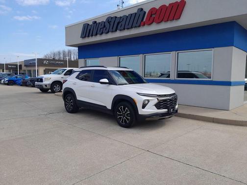Iridescent Pearl Tricoat 2026 Chevrolet Trailblazer ACTIV