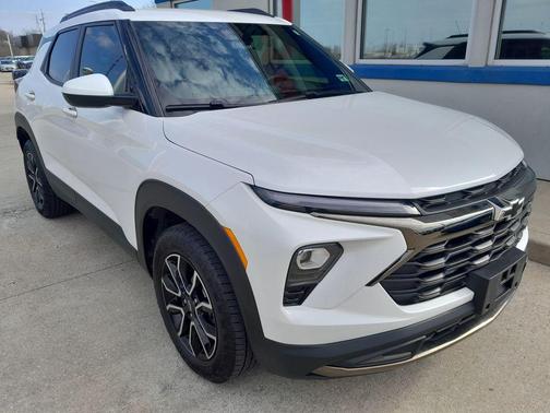 Iridescent Pearl Tricoat 2026 Chevrolet Trailblazer ACTIV