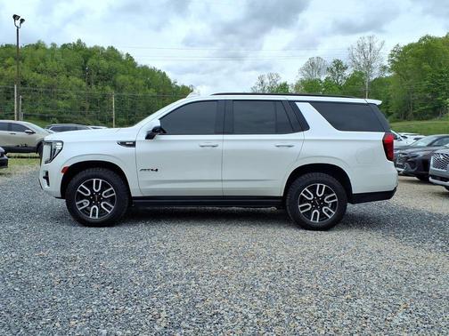 White Frost Tricoat 2023 GMC Yukon 4WD AT4
