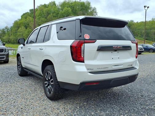 White Frost Tricoat 2023 GMC Yukon 4WD AT4