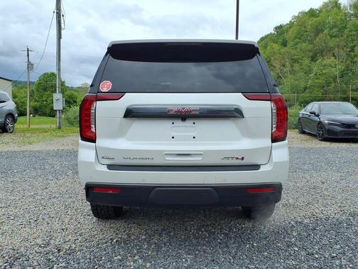 White Frost Tricoat 2023 GMC Yukon 4WD AT4