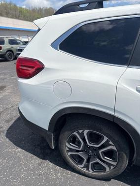 Crystal White Pearl 2023 Subaru Ascent Limited 8-Passenger