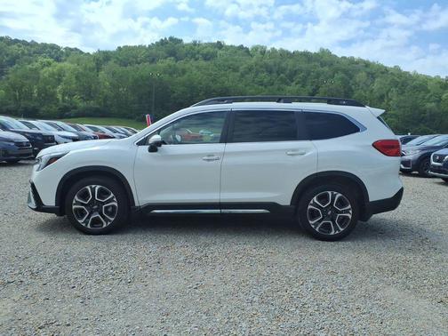 Crystal White Pearl 2023 Subaru Ascent Limited 8-Passenger