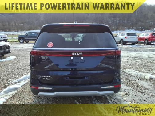 2024 Kia Carnival LX