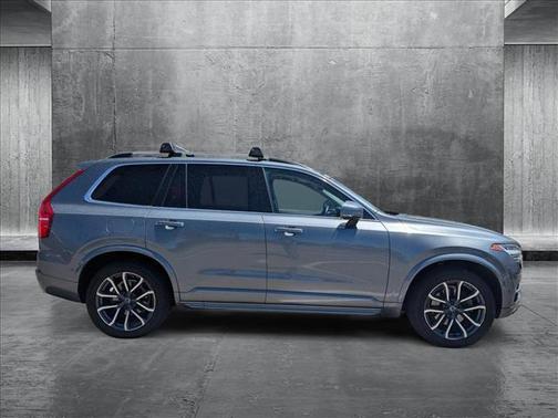 2016 Volvo XC90 T6 Momentum