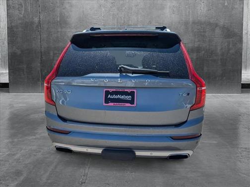2016 Volvo XC90 T6 Momentum