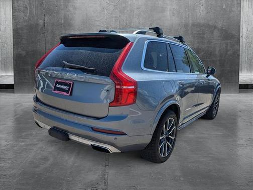 2016 Volvo XC90 T6 Momentum