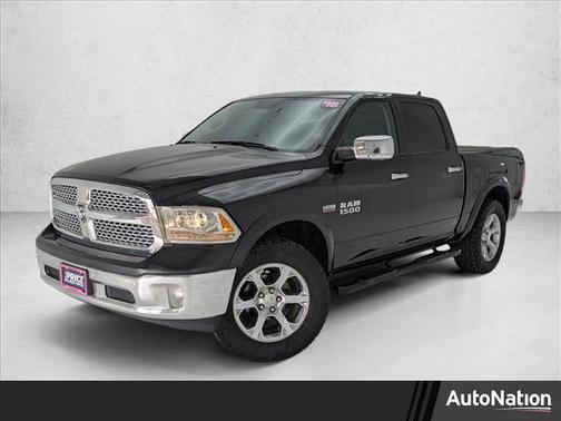 Brilliant Black Crystal Pearlcoat 2018 RAM 1500 Laramie