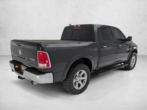 Brilliant Black Crystal Pearlcoat 2018 RAM 1500 Laramie