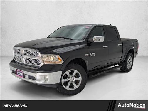 Brilliant Black Crystal Pearlcoat 2018 RAM 1500 Laramie