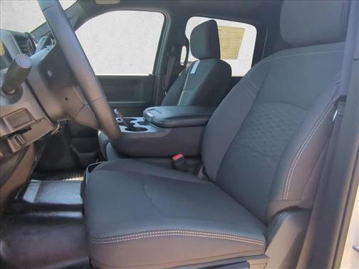 2025 RAM 3500 Tradesman Crew Cab 4x4 8' Box