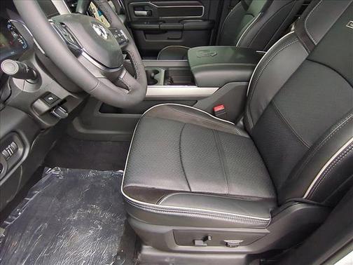 2026 RAM 3500 Laramie Crew Cab 4x4 8' Box