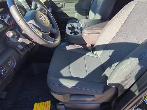 2026 RAM 2500 Tradesman Crew Cab 4x4 6'4' Box