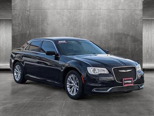 Photo 3 of 23 of 2016 Chrysler 300 Limited