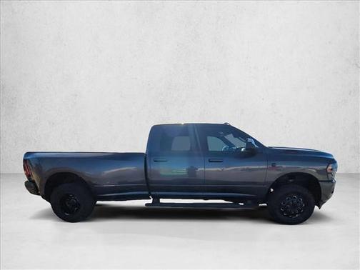 2022 RAM 3500 Big Horn Crew Cab 4x4 8' Box