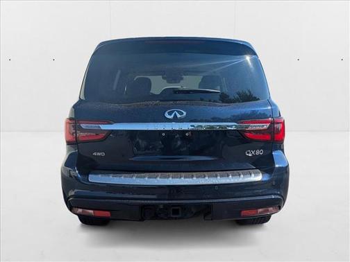 2023 INFINITI QX80 Luxe