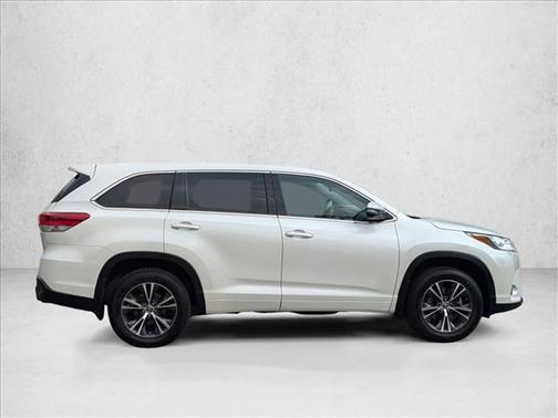 2018 Toyota Highlander LE