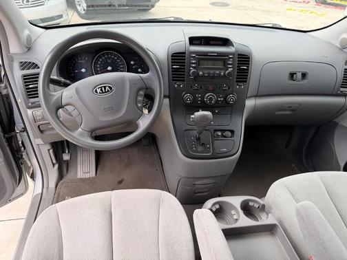 Silver 2007 Kia Sedona Base