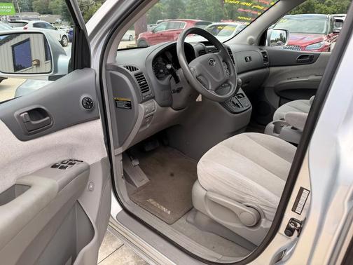 Silver 2007 Kia Sedona Base