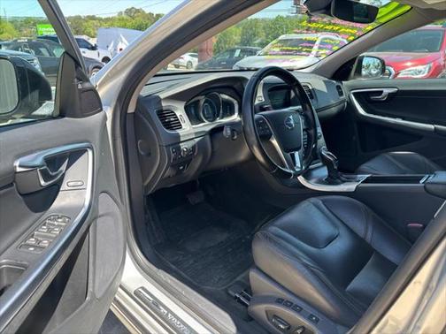 2016 Volvo V60 Cross Country T5