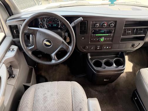 Summit White 2014 Chevrolet Express 3500 LT