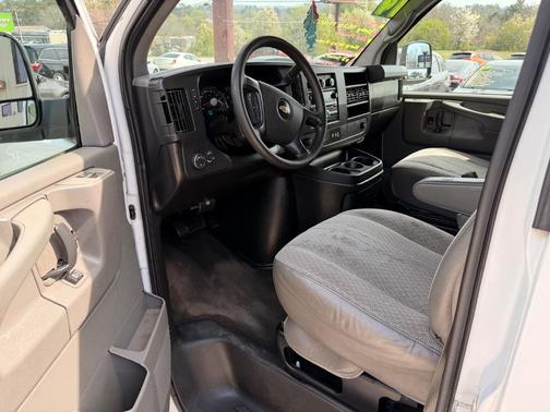 Summit White 2014 Chevrolet Express 3500 LT