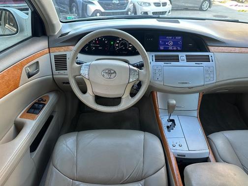 2005 Toyota Avalon 