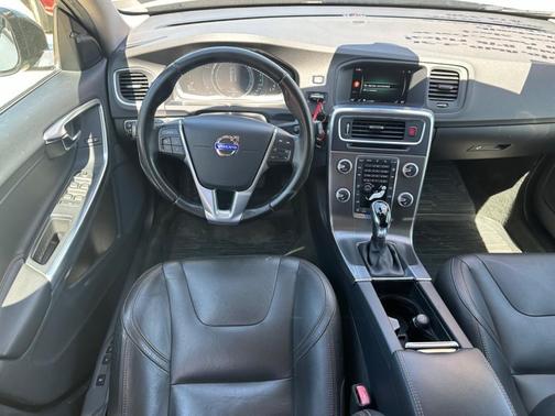 2016 Volvo V60 Cross Country T5