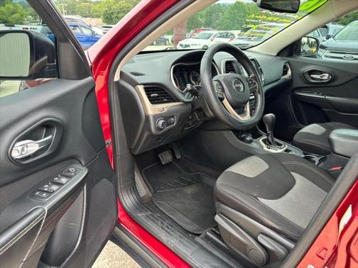 2016 Jeep Cherokee Sport