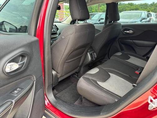 2016 Jeep Cherokee Sport