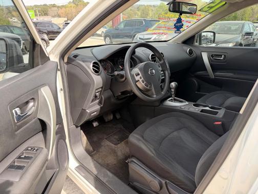 Pearl White 2015 Nissan Rogue Select S