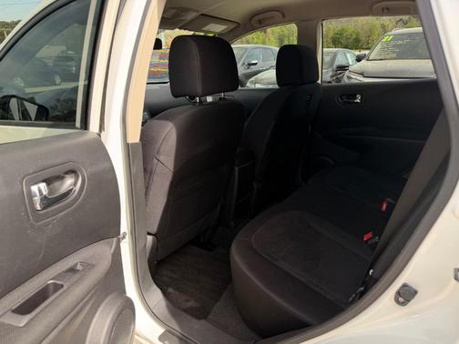 Pearl White 2015 Nissan Rogue Select S