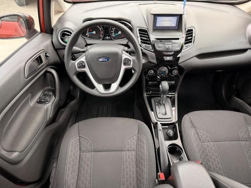Hot Pepper Red Metallic Tinted Clearcoat 2019 Ford Fiesta SE