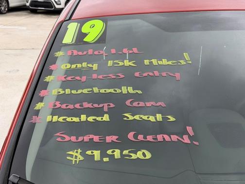 Hot Pepper Red Metallic Tinted Clearcoat 2019 Ford Fiesta SE