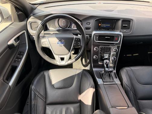 Crystal White Pearl 2016 Volvo S60 T5 R-Design Special Edition