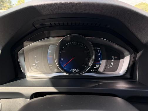 Crystal White Pearl 2016 Volvo S60 T5 R-Design Special Edition
