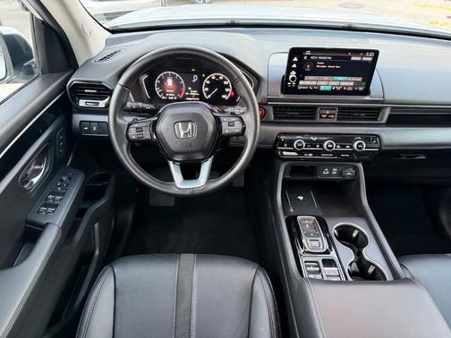 Platinum White Pearl 2025 Honda Pilot