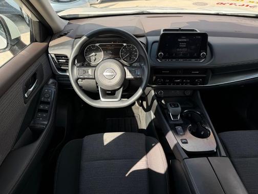 Pearl White Tricoat 2023 Nissan Rogue SV