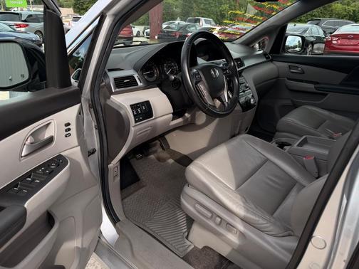 Alabaster Silver Metallic 2012 Honda Odyssey
