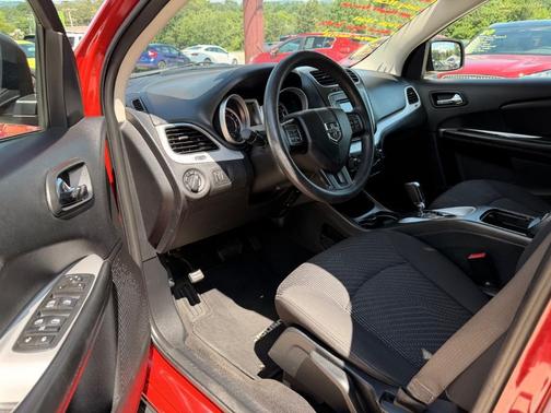 Redline 2 Coat Pearl 2017 Dodge Journey SE