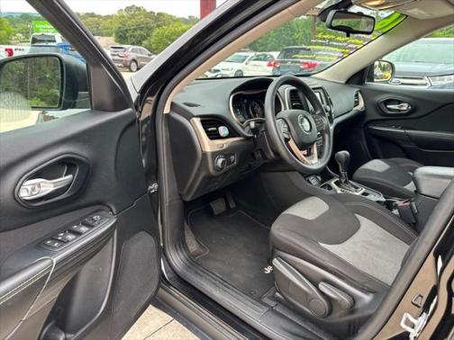 2016 Jeep Cherokee Sport