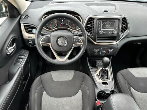2016 Jeep Cherokee Sport