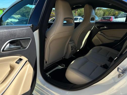 2014 Mercedes-Benz CLA-Class Base