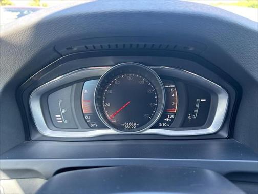 2017 Volvo V60 Cross Country T5