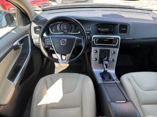 2017 Volvo V60 Cross Country T5