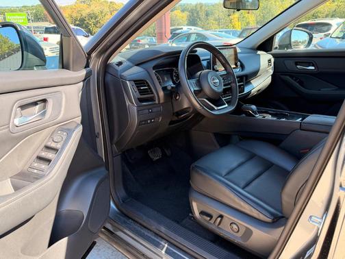 Gun Metallic 2024 Nissan Rogue SV