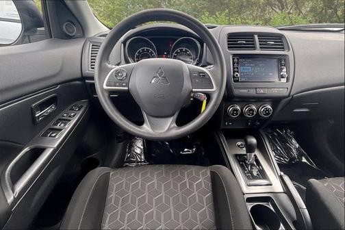 Mercury Gray Metallic 2025 Mitsubishi Outlander Sport 2.0 ES