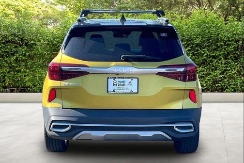 Starbright Yellow/Black Roof 2023 Kia Seltos SX Turbo