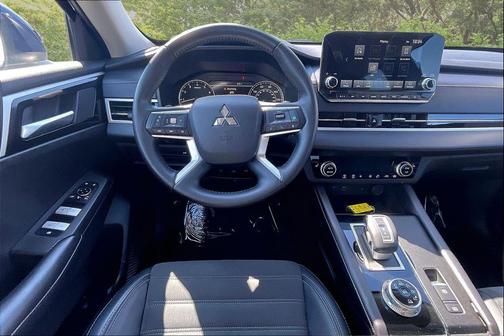 Cosmic Blue Metallic 2024 Mitsubishi Outlander SE S-AWC